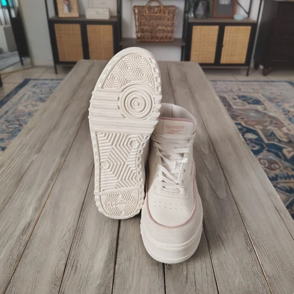 Reebok Cream and Pink Women's Sneakers - Picture 3 of 11